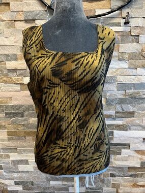 Sleeveless Olive & Black Square-Neck Pleated Blouse